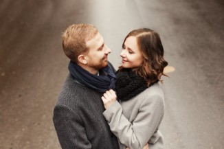 Troca de olhares com homens aumenta temperatura das mulheres, diz estudo